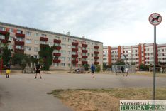 Sūdzas par situāciju rotaļlaukumā Tukumā