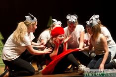 Skatuves runas konkurss Slampē pulcē 100 dalībniekus /FOTO/