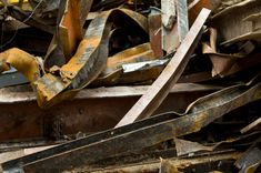 Slampē notverti trīs metāllūžņu zagļi