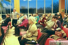 Slampē iedzīvotāji diskutē par ceļiem un ūdens trūkumu