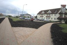 Smārdē beidz rekonstruēt gājēju celiņu pie novada domes