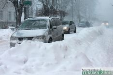 Tukumā un Talsos uz vietējās nozīmes ceļiem veidojas sniega sanesumi