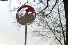 Satiksmes spogulis Tukumā zaudē cīņā ar vandaļiem