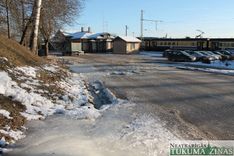 Tukumā, Stacijas ielā sasalušie avoti turpina “augt”