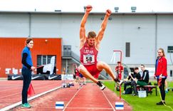 Rojs Suveizda traumas dēļ izstājas no sacensībām