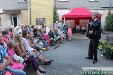 Baudīt mākslu, mūziku un teātri policijas pagalmā /FOTO/