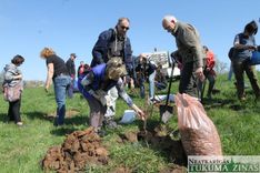 4. maijs tukumniekus vieno darbos Mālkalnā un Āža kalnā /FOTO/