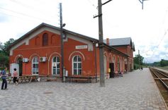 Kāpēc vilciena pienākšanas laiki nesakrīt ar autobusu kustību?