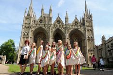 «Varavīksne» atgriežas mājās no «Latvijas kultūras dienām» Anglijā 