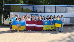 Ar Latvijas orientieristu atbalstu uz  nometni Latvijā ieradušies 28 bērni no Ukrainas