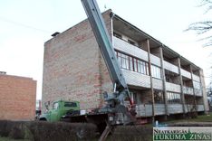 Valguma ielā 4 vējš norāvis jumta segumu