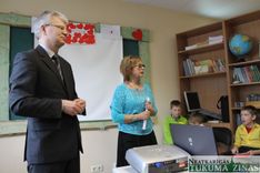 Dzīvajā skolā Tukumā viesojas Lietuvas vēstnieks