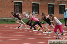 Lauktehnikas stadionā sacenšas jaunie vieglatlēti /FOTO/