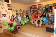 Viesatu bibliotēka – vieta, kur lasa, radoši darbojas, spēlējas un satiekas