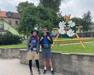 Tukuma novadu šobrīd šķērso jaunieši, kuri aicina ziedot bērnu atbalstam