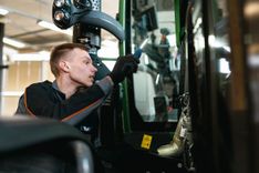 «Jauno automehāniķu» sacensību pusfinālā iekļuvuši 6 Kandavas Lauksaimniecības tehnikuma audzēkņi