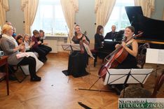 Durbes pilī notikusi Zelta svētdiena ar Tukuma muzeja Naglas pasniegšanu