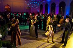 Apmeklē bezmaksas stila semināru par balles tērpiem