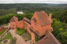 Septiņi aktīvās atpūtas galamērķi Latvijā. No pārgājieniem līdz aizraujošām taktiskajām spēlēm