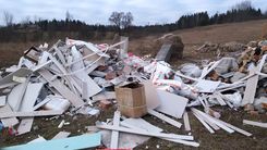 Pļava pie Šlokenbekas pārtop par bīstamo atkritumu izgāztuvi