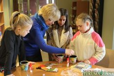 Bērni Tukumā piedalās radošajā nodarbībā «Modināsim dabu»