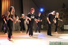 Šlokenbekā projektu noslēguši «Dance for Peace» jaunieši /FOTO/