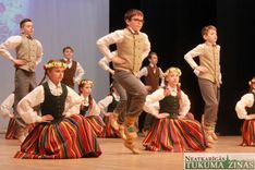 Tukumā izdejo Latvijas simtgades dejas /FOTO/