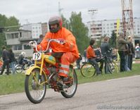 Pārdur riepas un nozog «Deltu»