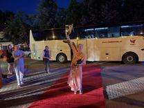 Pēc uzvaras festivālā svinīgi sagaida «Demo» dejotājus/foto un video/