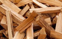 Tukumā degusi malka un auto