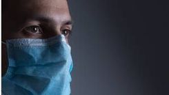 Slampē vīrietis nevievēro pašizolācijas noteikumus