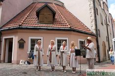 Mūsu kolektīvi dzied Rīgas ielās, dārzos un parkos