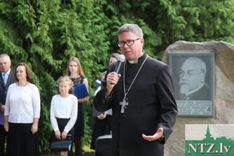 Džūkstē iesvēta pieminekli Valsts prezidentam Gustavam Zemgalam