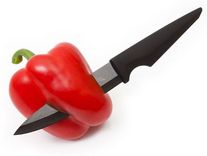 Kandavā un Džūkstē sievietes mēģina nodurt mīļotos vīriešus; Tukumā nosists vīrietis