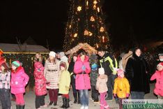  Brīvības laukumā iedegta lielā Ziemassvētku  egle