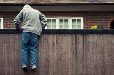 Braukā dzērumā, zog dārza tehniku