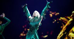 Samanta Tīna ieradusies Roterdamā un aizvadījusi pirmo mēģinājumu uz Eirovīzijas skatuves