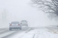 Autovadītāju ievērībai: šorīt  visā Latvijā autoceļi sniegoti un apledo, strādā 206 ziemas dienesta tehnikas vienības