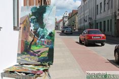 Mākslinieces glezno Tukuma Lielo ielu