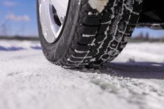 Autovadītāju ievērībai: brīvdienās apgrūtināta braukšana pa ceļiem ar grants segumu