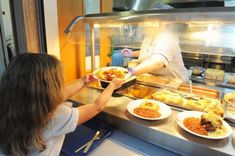 Kandavā diskutē, kur ņemt naudu skolēnu ēdināšanai