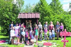 Viesatās lasa gan ķiršus, gan grāmatas