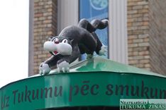 Tukuma jauno afišu stabu izmaksas – pārsteidzošas