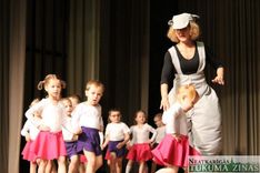 Kandavā sadejojuši paši mazākie novada dancotāji /FOTO/