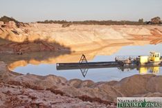 Slampē buldozers ieslīdējis grants karjerā, iet bojā tā vadītājs /papildināts/