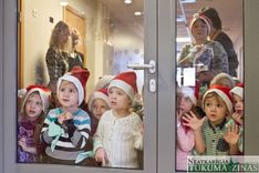 Bērnudārzs «Karlsons» dāvā prieku Lauktehnikas senioriem /FOTO/