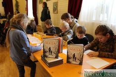 Lestenē nosvinēti Viestura Ķerusa grāmatas atvēršanas svētki