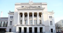 Nacionālā opera un balets aicina vakcinēties pie Baltā nama, dāvinās ielūgumus uz izrādēm