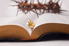 Ko darīt, ja nevēlies nēsāt laulības gredzenu uz pirksta?