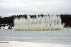 Rīt spridzinās ledu Ogres upē